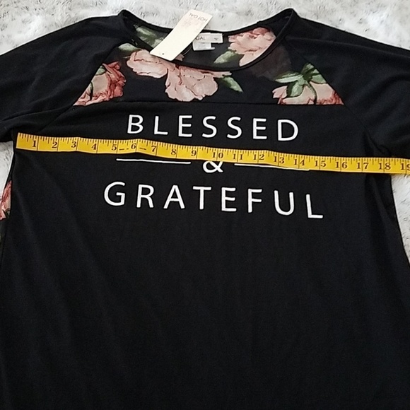 𝅺NWT Hot Gal graphic pullover shirt medium - Picture 5 of 7